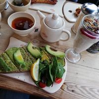 Avocado toast, Crunola Parfait and a Rooibos tea - all vegan at Le Pain Quotidien - Marais in Paris