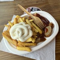 Vegane Currywurst mit Pommes und Veganer Mayo  at Extrawurst - OBI in Wuppertal