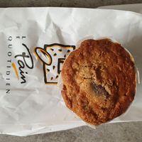 Vegan blueberry muffin at Le Pain Quotidien - Victor Hugo in Paris