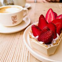 Strawberry pavlova (vegan) + Cappuccino at Le Pain Quotidien - Victoires in Paris