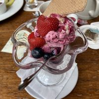 Zwei Kugel Kirsch-Vanille-Keks (Dessert)  at Gasthaus & Gosebrauerei Bayerischer Bahnhof in Leipzig