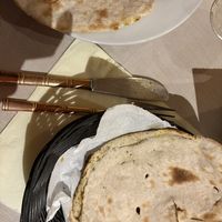 Aloo Naan e naan con la menta   at Ristorante Shri Ganesh in Turin