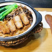 Clay pot rice with mock meat and extra mushrooms at Yutongzhai - 毓彤•斋 in Guangzhou