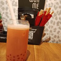 Bubble tea with oat milk, strawberry syrup & peach bubbles at Wok Me in Leeuwarden