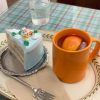 Earl grey cake and grapefruit hot tea  at Pini Cake House in Seoul