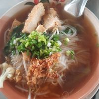 מרק אטריות עם טופו, במקור מנה בשרית שביקשתי שיטבענו. at Tip Samed Restaurant in Koh Samet