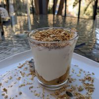 Joghurt mit Fruchtmus und crunchy Granola (vegan) at Rico y Sano in La Gomera