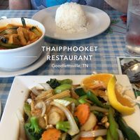 red curry on top, cashew nut on bottom at Thai Phooket  II in Goodlettsville
