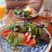 Toast with hummus and avocado at One Coffee Café-Brunch in Mers-les-bains