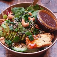Large tofu poke bowl with soya vinaigrette at AN DI - Vietnamesisk mad in Aalborg