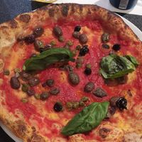 Marinara con olive, capperi e crema di aglio nero at Henri's Pizza by Sapori in Grumello Del Monte