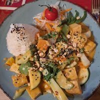 Tofu in erdbusssauce mit Gemüse at Heimatruh Gaststätte in Senftenberg