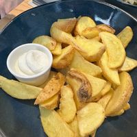 Papas con cáscara y mayonesa de soja at nabu in Siracusa
