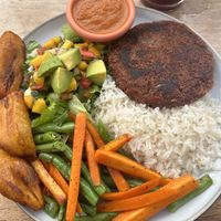 Plato del día: arroz, ensalada, verduras salteadas, plátano maduro, torta de frijol con una salsita de tomate.   at Cafe Kracovia in San Pedro