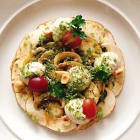 antipasto di fine estate: carpaccio di funghi marinati, crema fondente alle nocciole, uva frizzante e croccante al prezzemolo at La Taverna degli Arna in Milan