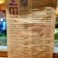 Serves oat milk at Em Café and Resto in Hanoi