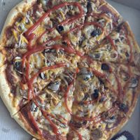 Pizza with sausage and mushrooms 🍄   at Big Leaf Mesa  in La Paz