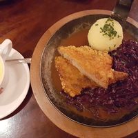 Golden milk, Pfanderl (soy steak, beer sauce, red cabbage, potato dumpling) at Bodhi in Munich