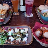 Vegan burgers & "cheese" plate at Bodhi in Munich