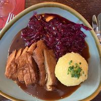 Vegane Ente mit Blaukraut, Dunkelbiersosse und Kartoffelknödel  at Bodhi in Munich