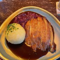 Veganer Entenbraten mit leichter Fettschicht und Kruste darüber…wie echt! Und so gut!!  at Bodhi in Munich