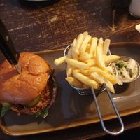 Burger with fries at Bodhi in Munich