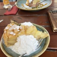 Apfelkuchen und Schoko Mousse   at Bodhi in Munich