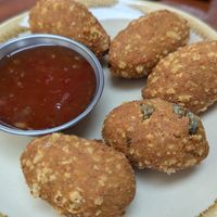 These were really good -- Chili Cheeze Nuggets
5 pieces
with sweet chili dip at Bodhi in Munich