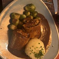 Tempeh-Rouladen mit Rosenkohl und Knödel  at Bodhi in Munich