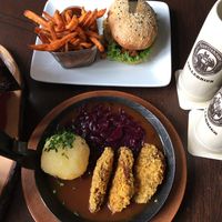 Pulled jackfruit burger, “bodhi Pflanderl” and kellerbier  at Bodhi in Munich