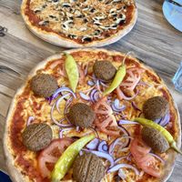 Vegansk falafel + vegansk funghi  at Pizzeria Amigos in Torsby