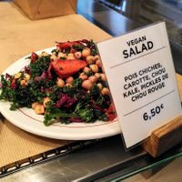 Vegan salad at Ten Belles Bread - R Bréguet in Paris