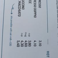 Oat milk costs 1 extra Euro at Die Laberei in Oberammergau