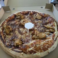 Bbq pizza at Pizzería Carlos - Avenida de Europa in Madrid