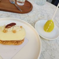 Pistazientörtchen und "Cakepop" at Patisserie Sießl in Munich