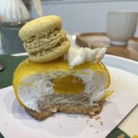 Inside the mango tart ☺️  at Patisserie Sießl in Munich