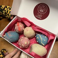 Cake Pops -  ‘eggs’ for Easter time   at Patisserie Sießl in Munich