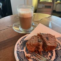 Vegan banana bread and oat milk latte  at Koffiehuisje Eindhoven in Eindhoven