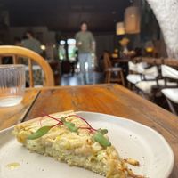 Quiche de alho poró e queijo de castanhas. Estava muito saborosa.   at Cumbuca in Florianopolis