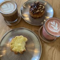 No me aguanté y probé el flan de vainilla antes de la foto  at Magma Bakery Lab  in Barcelona