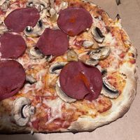 Pizza vulcano vegetale   at Pizzeria Urbana in Urbino