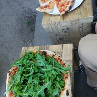 Fungi, olive mit Tomate, Knoblauch und Rucola & Margarita at SlimJims in Hamburg