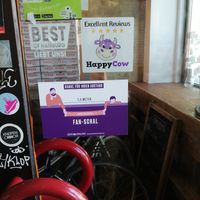 HappyCow Aufkleber at SlimJims in Hamburg