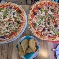 'Vegetarian' Pizza with vegan cheese at 4Stagioni Pizzeria in Warwick
