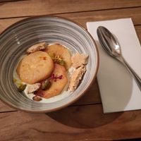 Kaki au four, avec crème pistache. at Thym Et Romarin in Montpellier