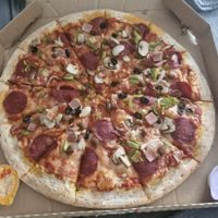 La Vie™ Vegan Works:
La Vie™ vegan ham, Jackfruit "Pepperoni", vegan Italian style sausage, mushrooms, peppers, olives, onions and vegan Sheese® at Papa Johns in Wilmslow
