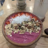 Bowl and juice at Hveggie in Hanoi