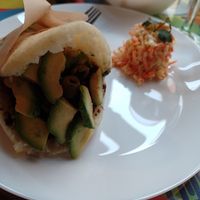 Arepa mit Mini-Beilagensalat at Arepahaus in Gottingen