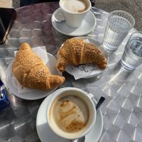 Brioche e cappucci vegani  at Caffetteria Del Portico Fm in Bologna