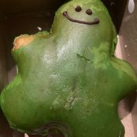 Apple cinnamon vegan donut at Boldú in Madrid